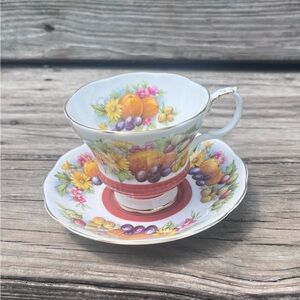 VINTAGE ROYAL ALBERT DORSET TEACUP DUO SAUCER & CUP - Burnt orange